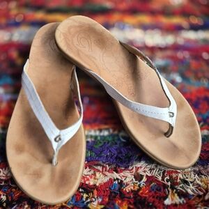 OluKai Honu White Leather Flip Flop Sandal Size 7